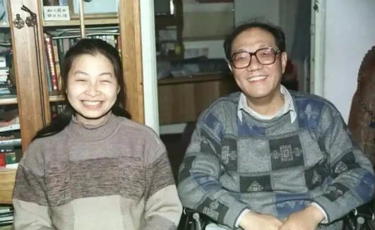 2010年，作家史铁生生命垂危，医生问他的妻子陈希米：“救不救？”没想到陈希米却