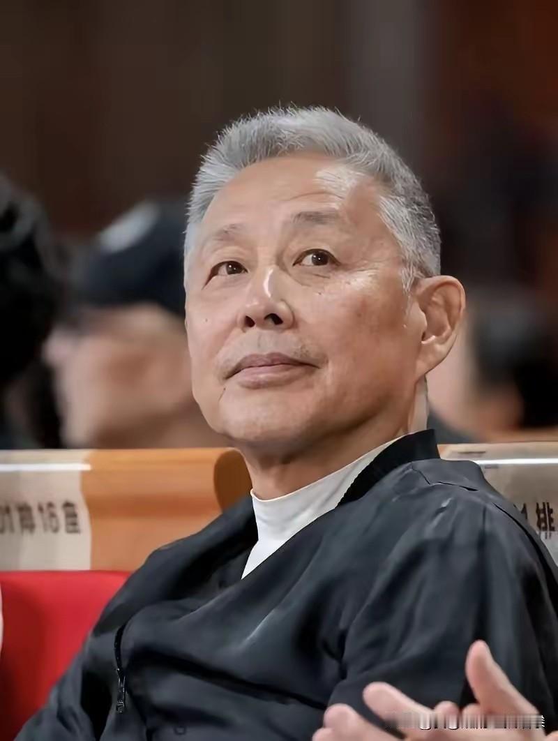 陈道明告诫女儿的一句话，堪称人间清醒：
“宁可嫁一个没文化的，也别碰那种有文化的