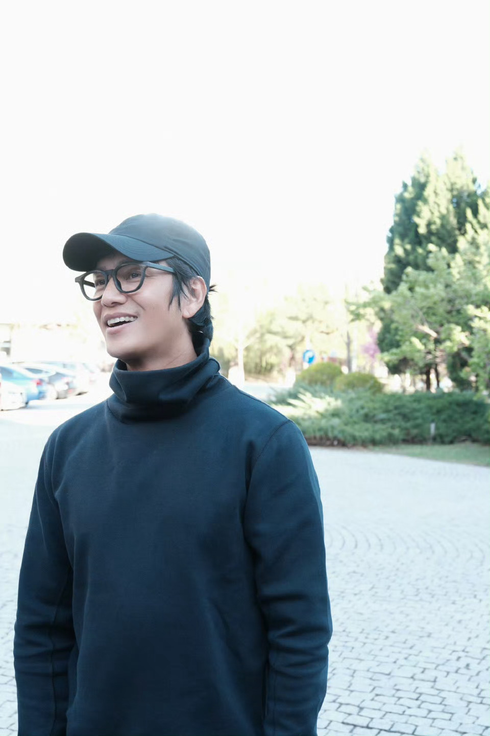 陈坤晒北电表演系96班30年合照以前对他的印象就是演技挺好的但他很久不拍戏了好像