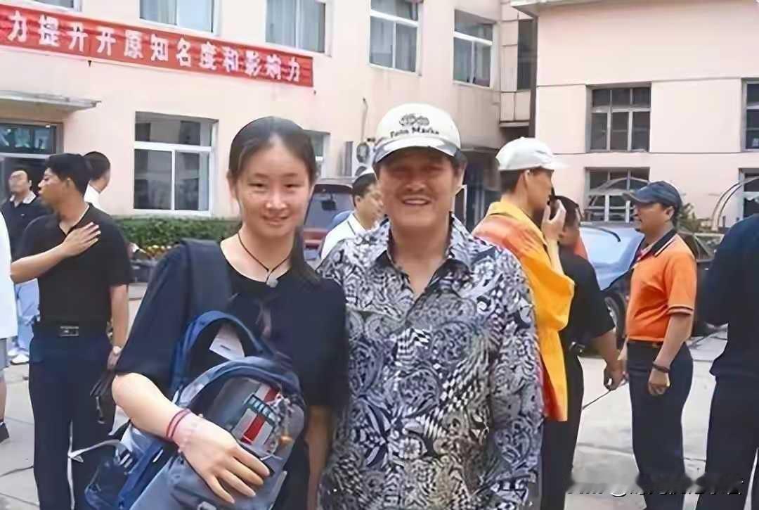 她是赵本山一眼有缘，选中的女主角，她是可以看着赵本山托举成名，但是毅然回归舞蹈事