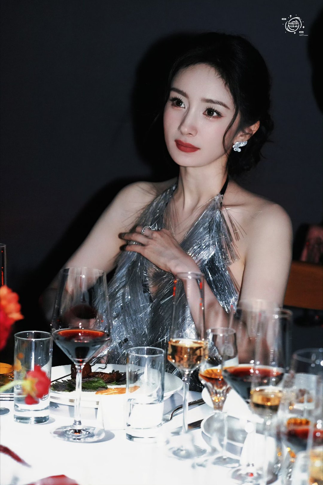 杨幂杨幂 ym杨幂哈尔滨一九四四 ym杨幂没有一顿火锅解决不了的事“如果思念有声