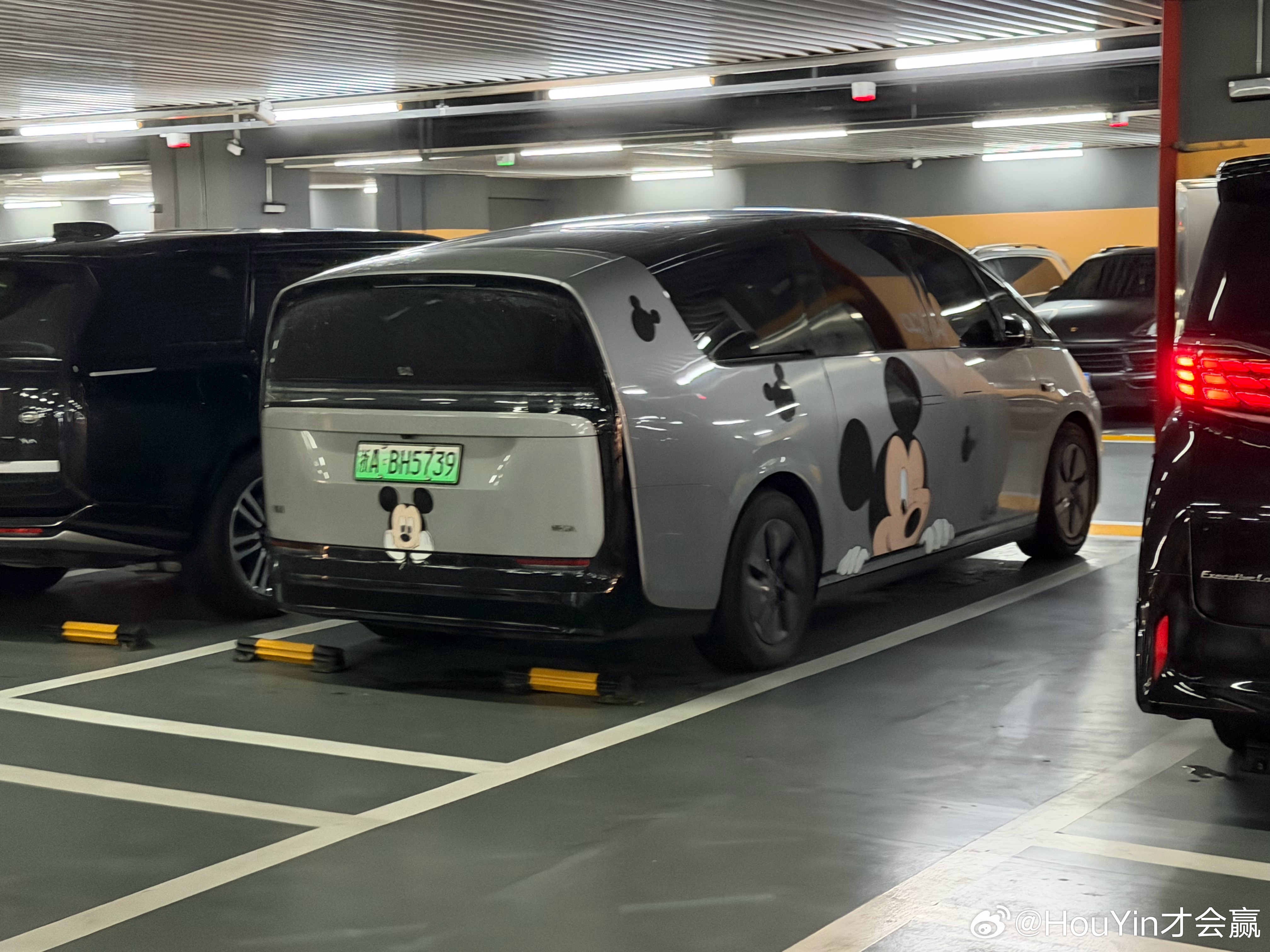 今日份杭州万象城刚才来吃饭的时候数了下黑金B1层MEGA不算我的就12台现在呆了