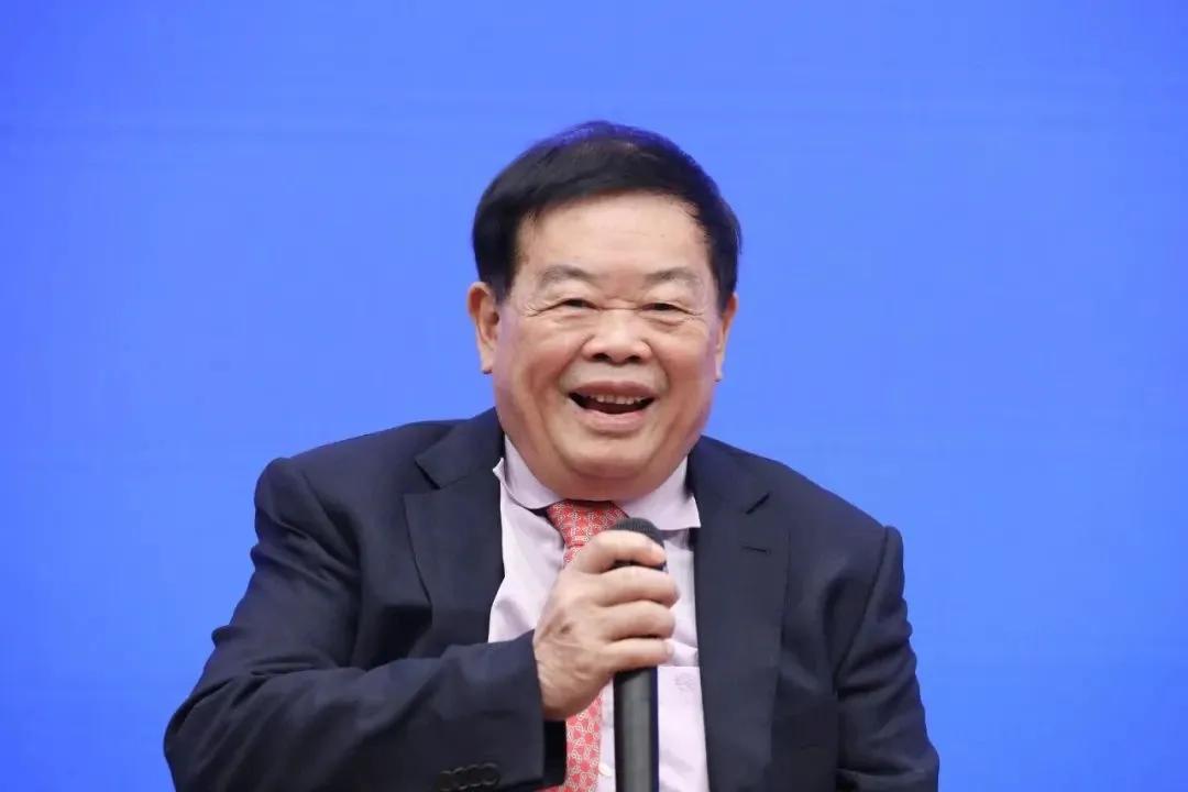 揭秘曹德旺“逆境中的座右铭”：一幅对联如何指引他走出困境，如何以“敬胜怠，义胜欲