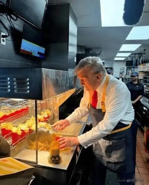 特朗普点汉堡，韩方改菜单，外交饭桌藏玄机

2025年11月初APEC峰会期间，