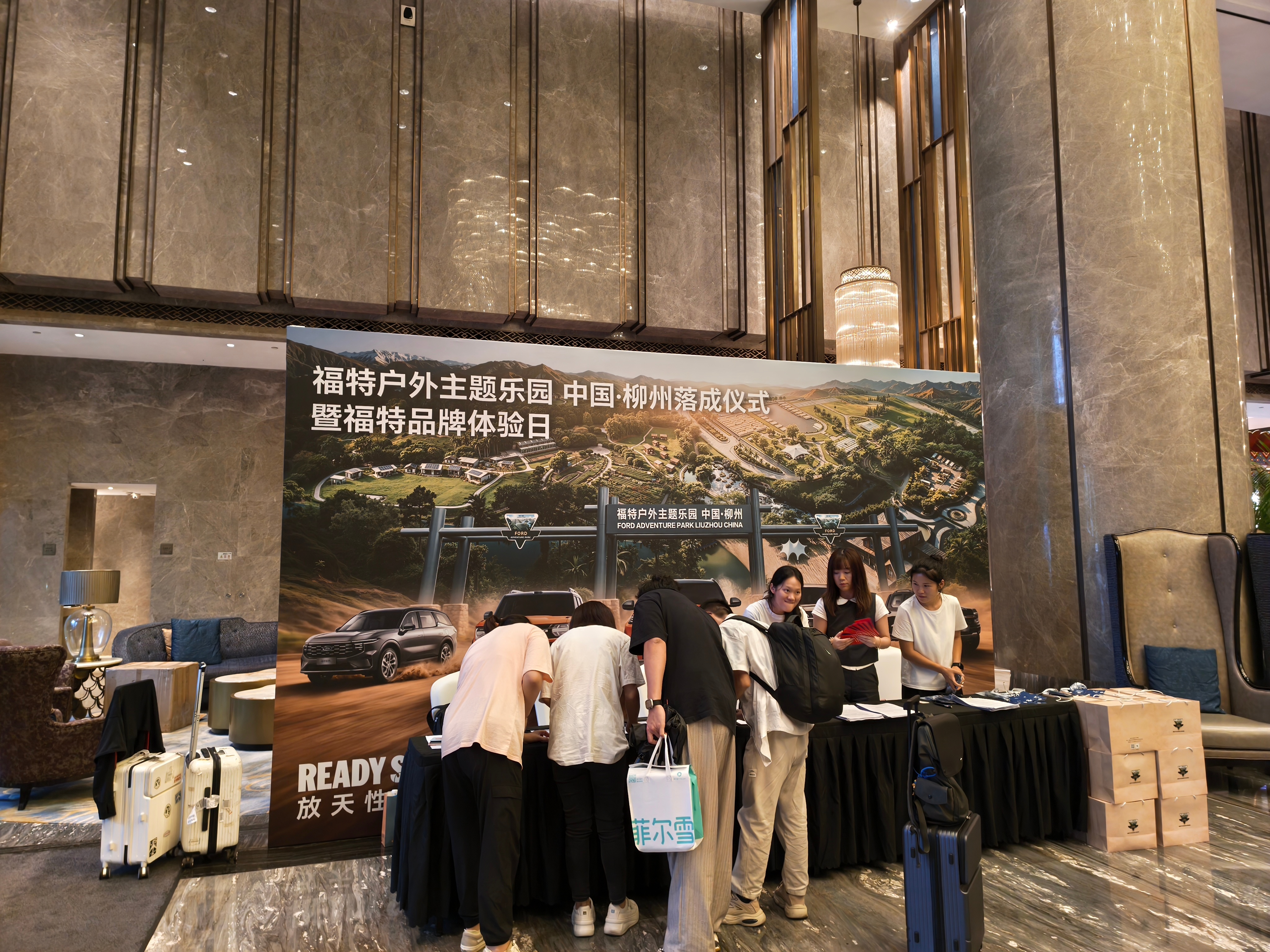 又到柳州了，来碗螺蛳粉次次～明天去福特户外主题乐园跑跑车 柳州·柳州富力万达嘉华