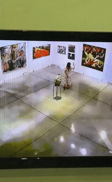 谁展览会这样摆那个瓶子