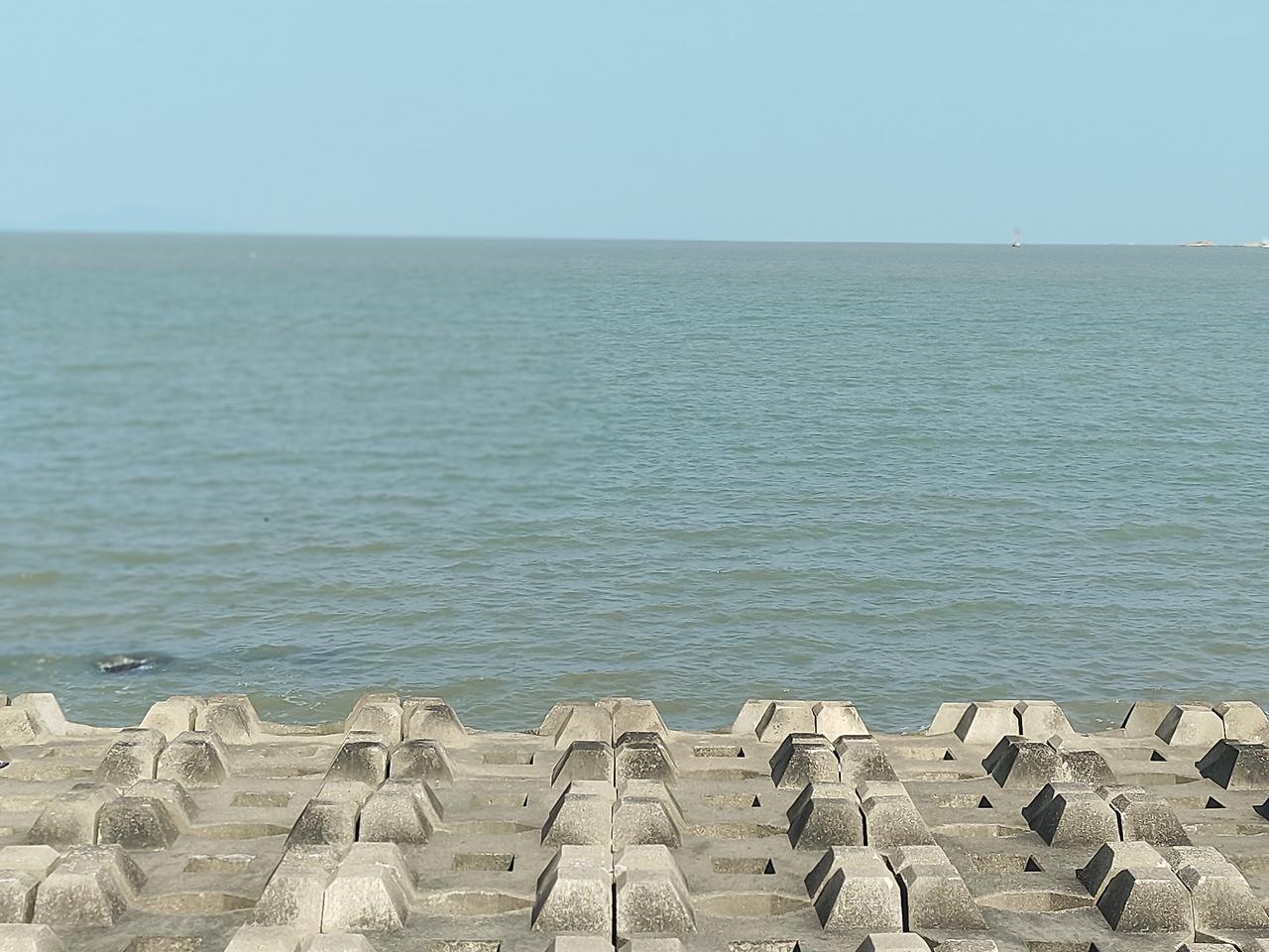 人到中年，男人不爱了，别闹别问，更别卑微。
杨绛先生说：不伤于心，不困于情。
 