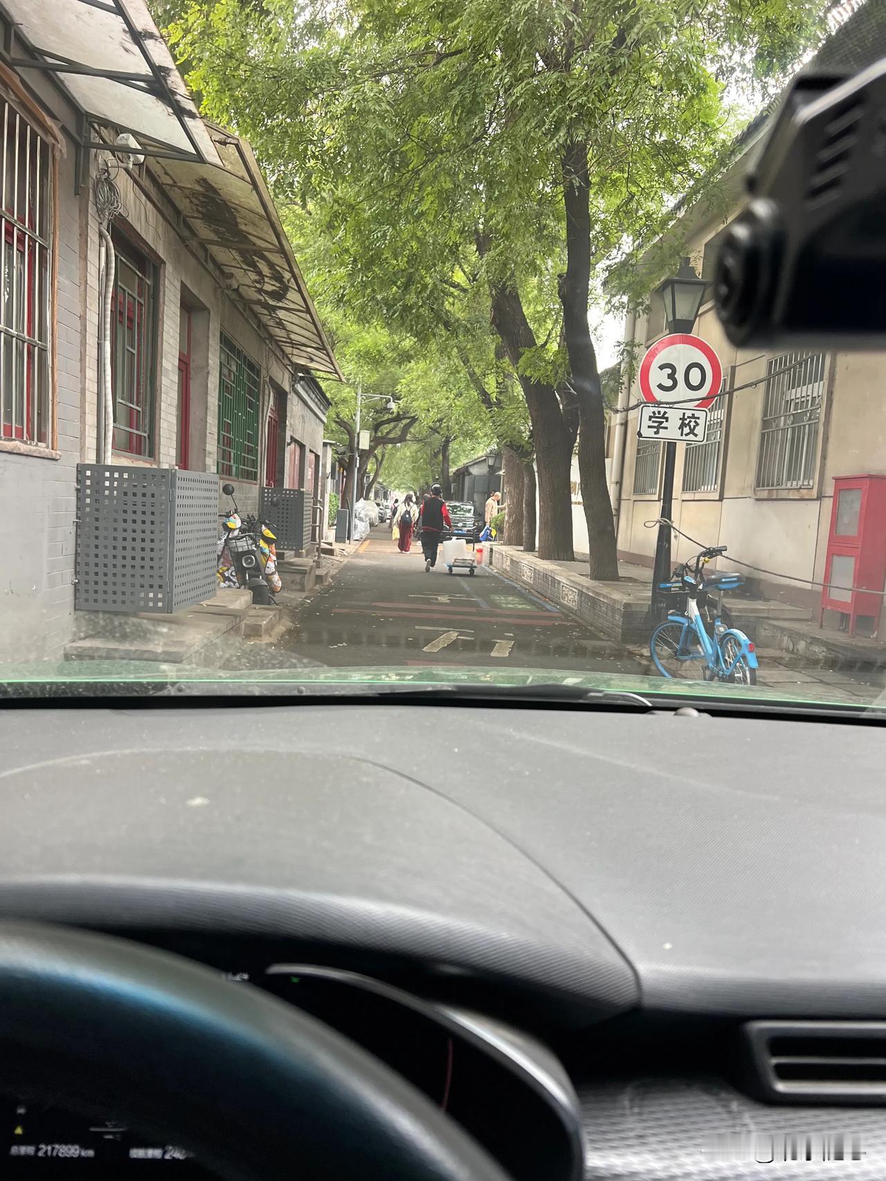 老北京的胡同里溜达了一圈
