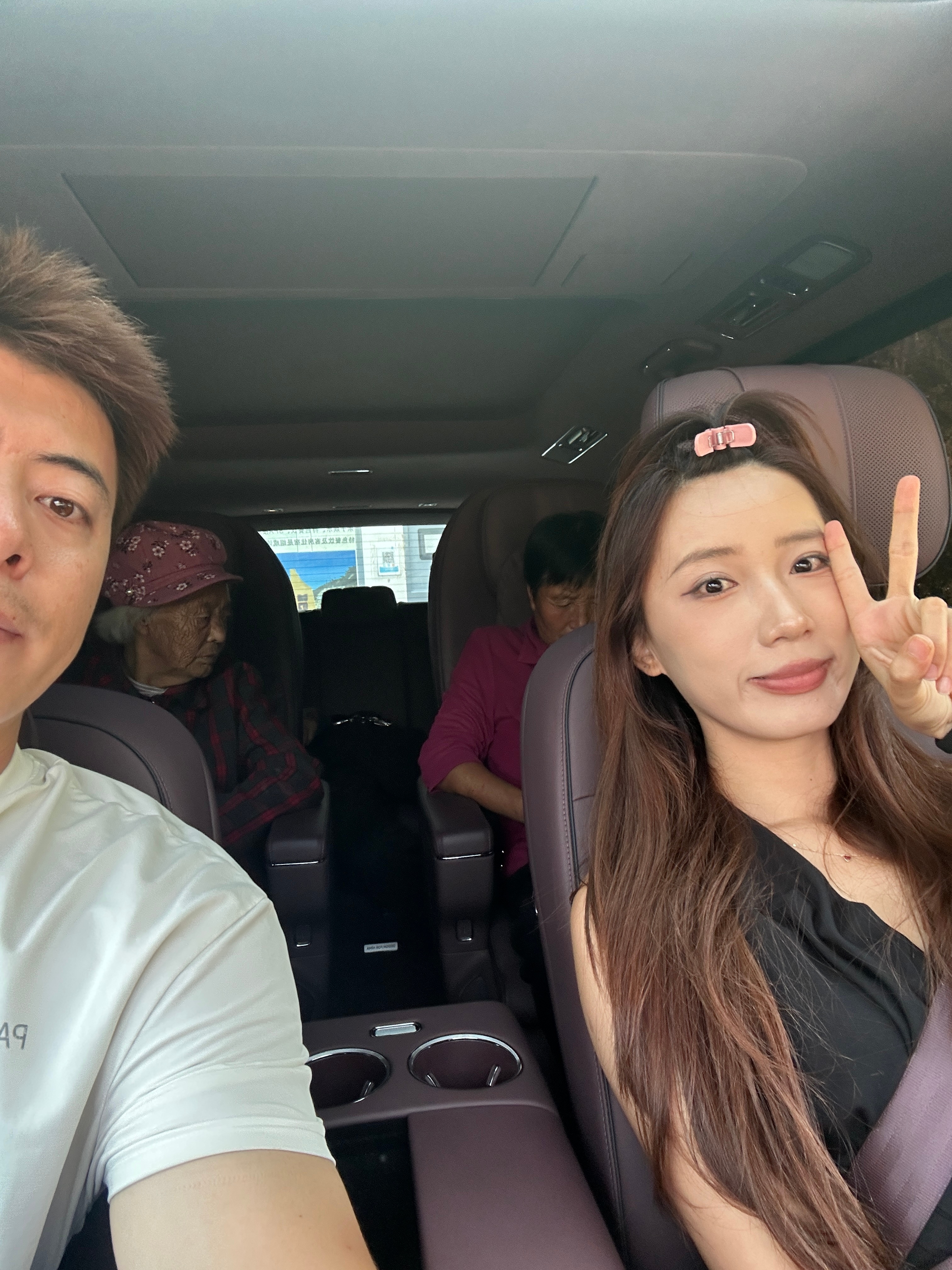 今天中秋节，和爷爷奶奶团圆了一下，我这个人是属于那种情感比较丰富的人，特别是亲情