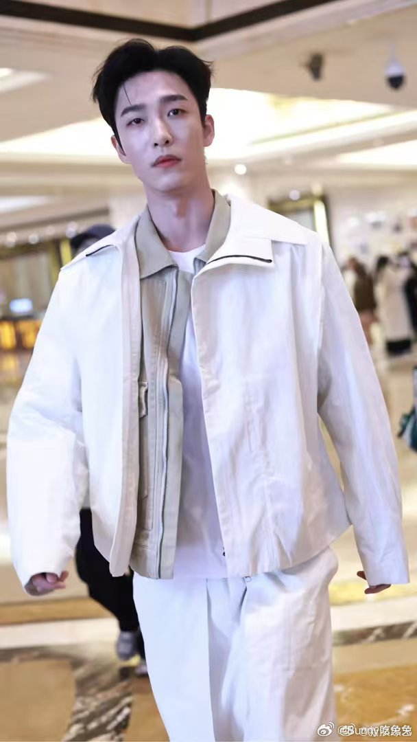 姚冠宇回应在短剧界过气了从短剧顶流到被质疑过气，姚冠宇选择突破套路，展现更成熟的