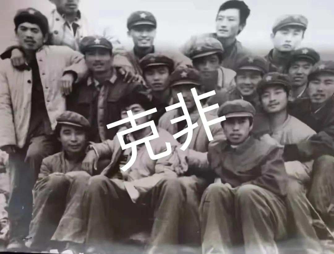 于老二自从带领他们班，去锦州火车站收拾了地痞流氓血脖子团伙，在俺们团就出名了。虽
