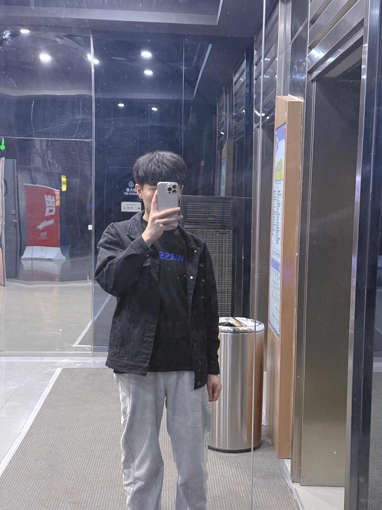 起床了要上班 下班了要睡觉 无趣的生活 已经忘了什么是开心