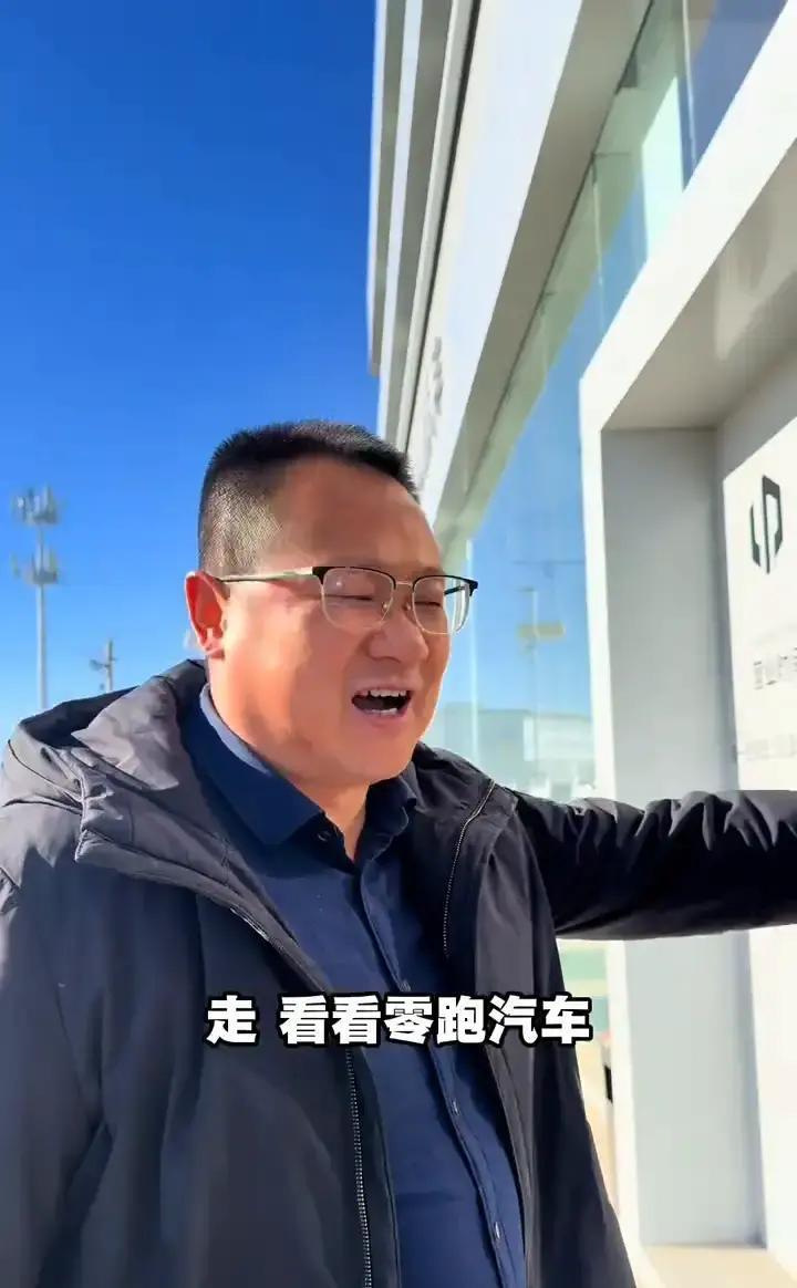 榆林这变化真是让人感慨，曹海则那片老汽车城，说拆就给推平了
以前去那儿看车，四面