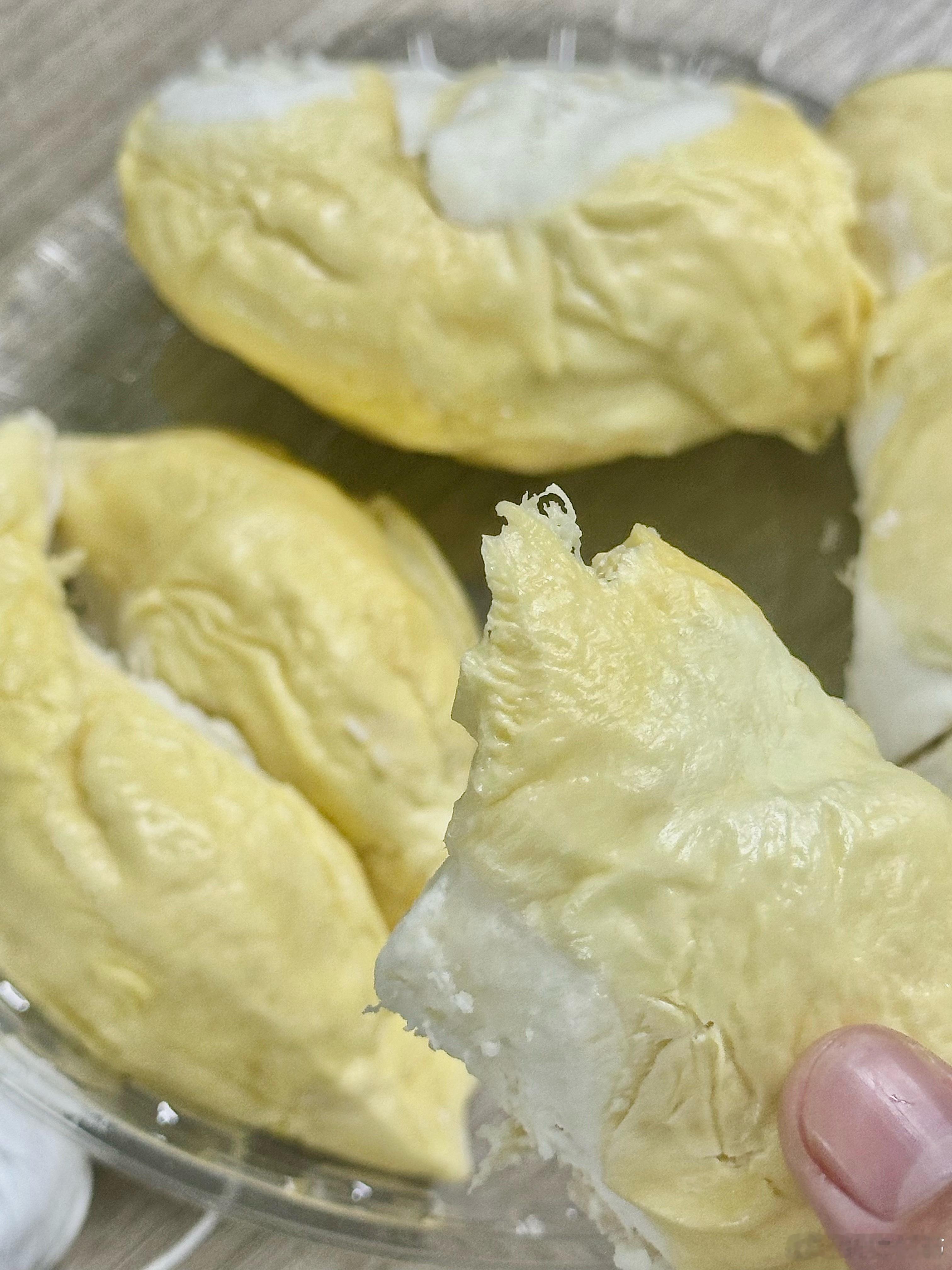 我一张觉得榴莲凑凑的 但是吃起来黏黏糊糊的口感又让我一直念着 