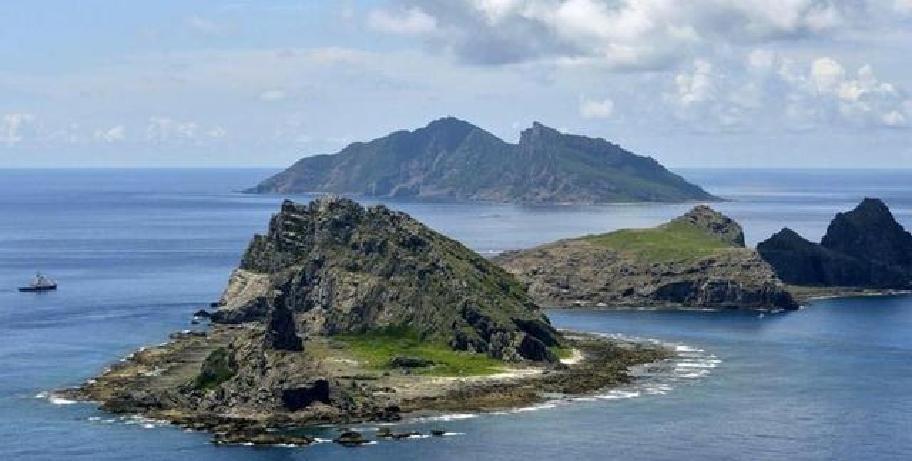 12月2日零时，两艘日本船非法进入钓鱼岛领海，一艘是多次出现的“瑞宝丸”，另一艘