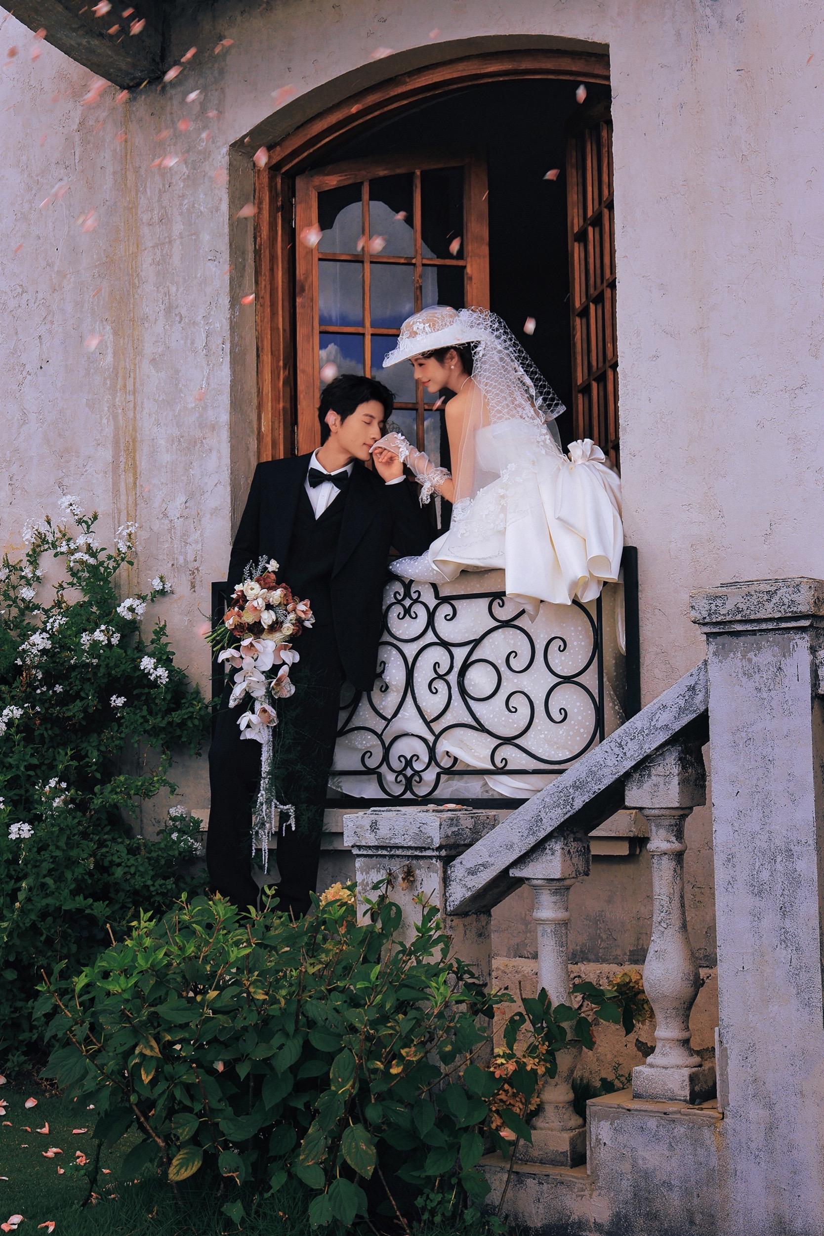 关于浪漫与爱的一瞬间。