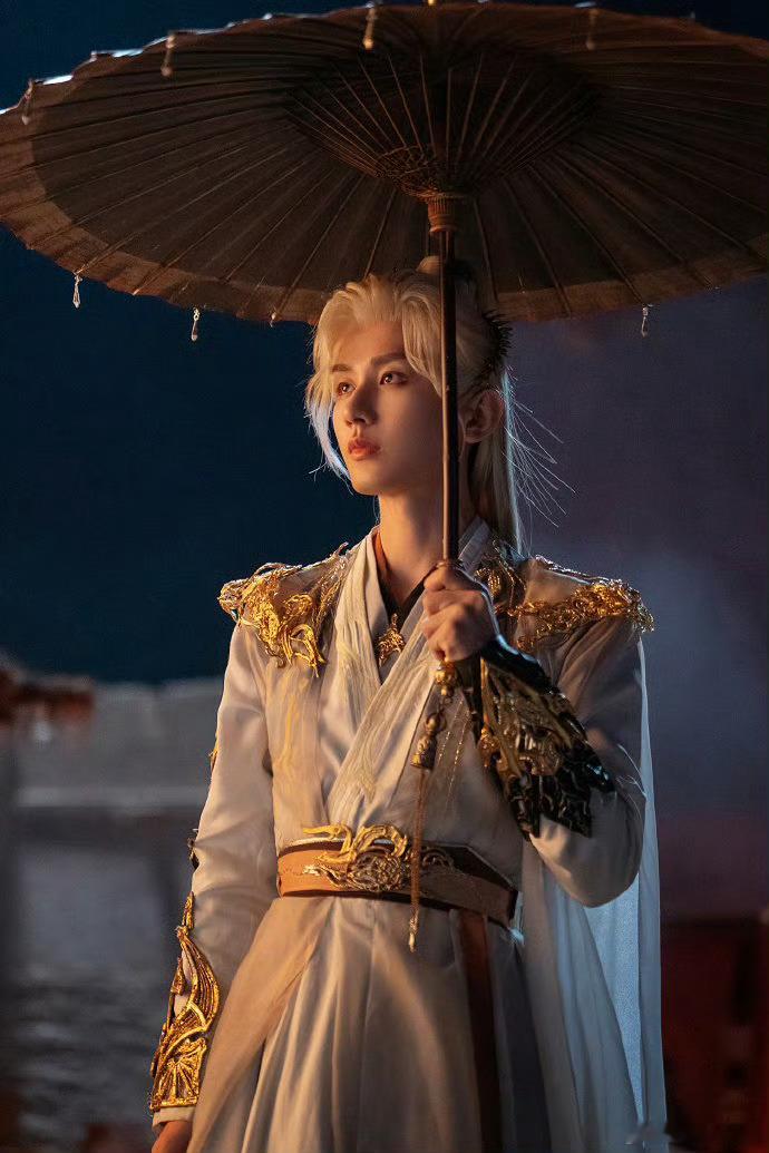 撕漫男有了名字——成毅。《天地剑心》最后三集简直仙品，建议在大屏幕上看，非一般的