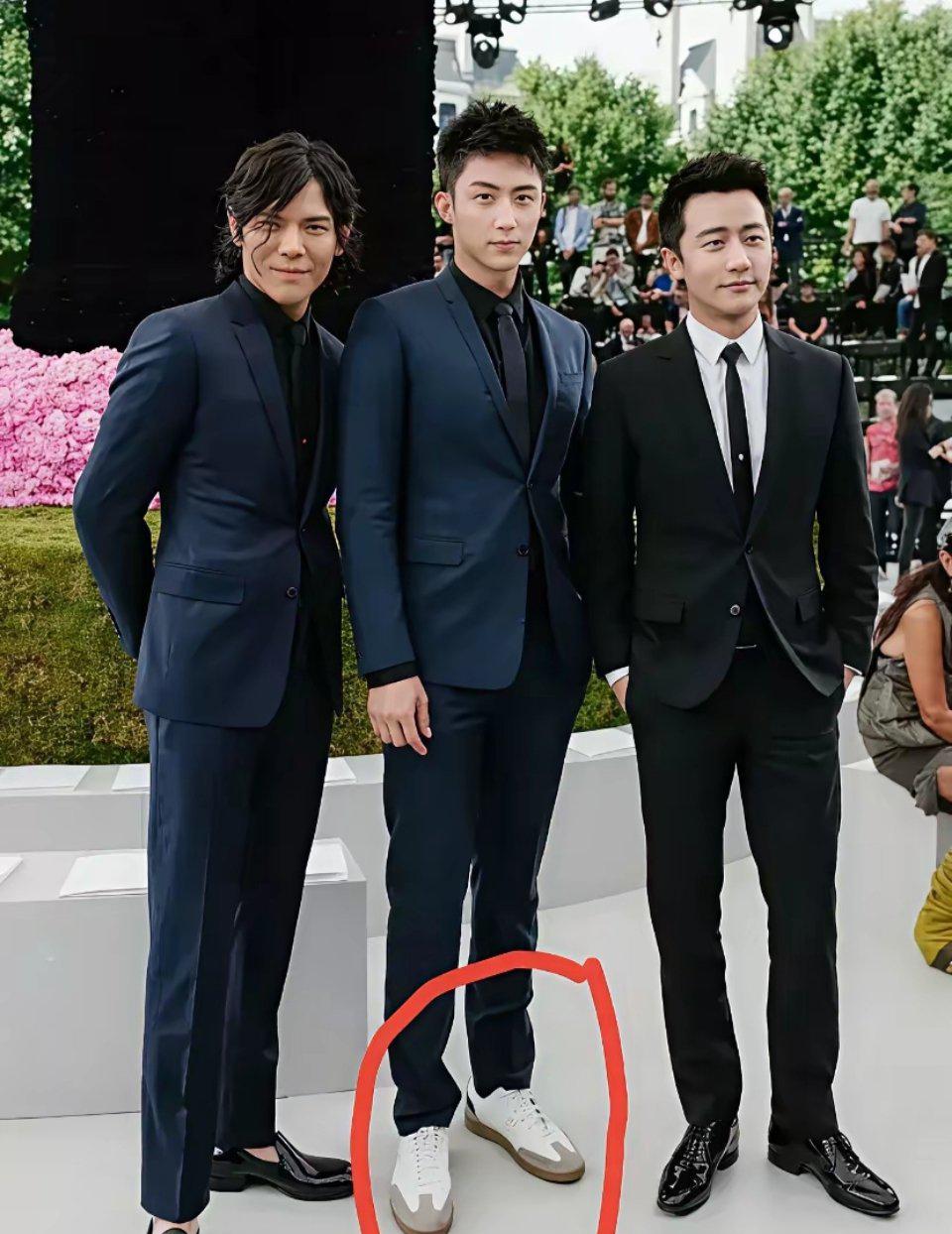 黄轩：都说我们仨站一起，我是最矮的那个，177cm嘛，但我觉得身高不是重点，帅和