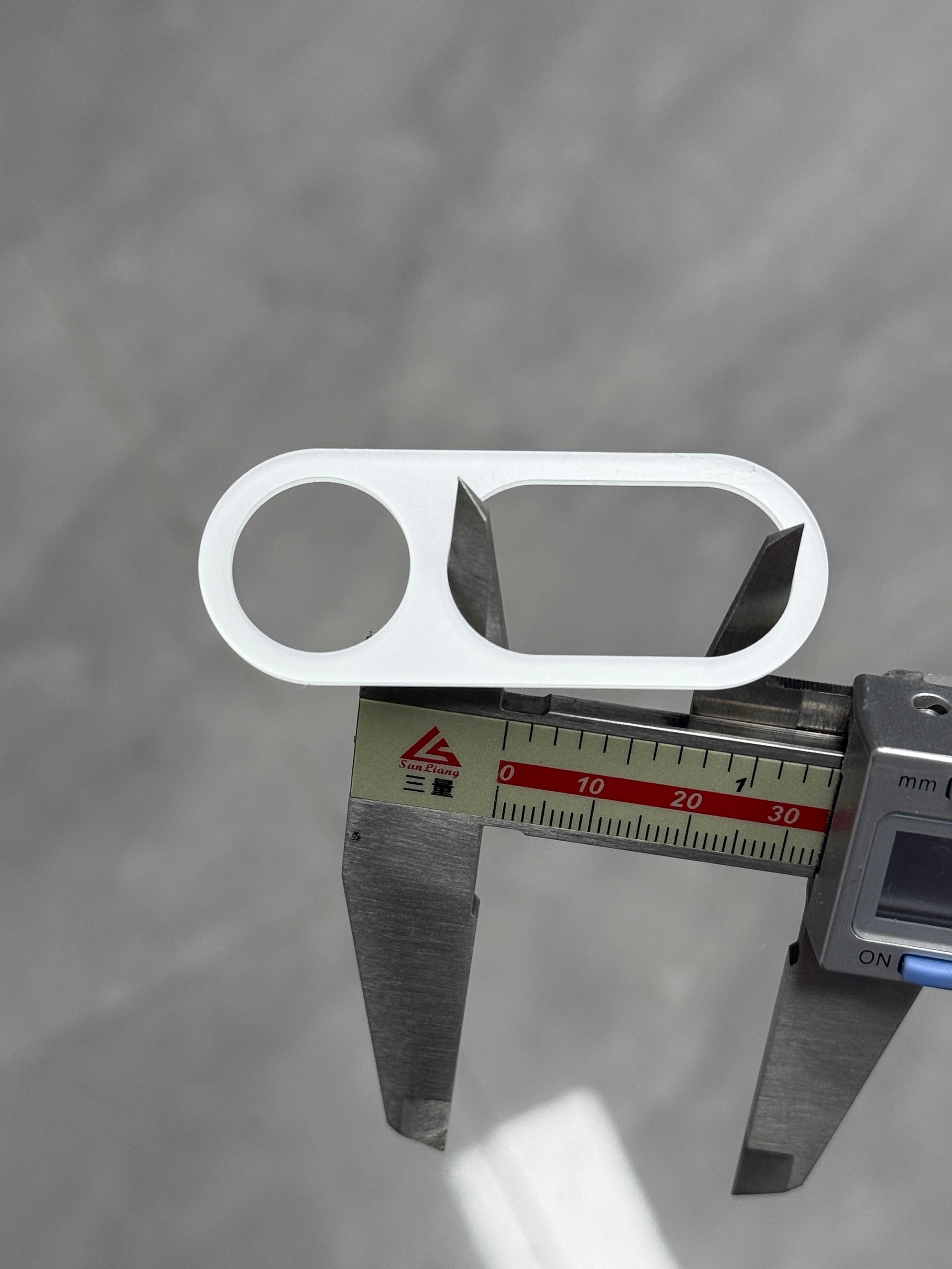 小盖子打出来了，还没做弧度，拿去店里试一下看看如何