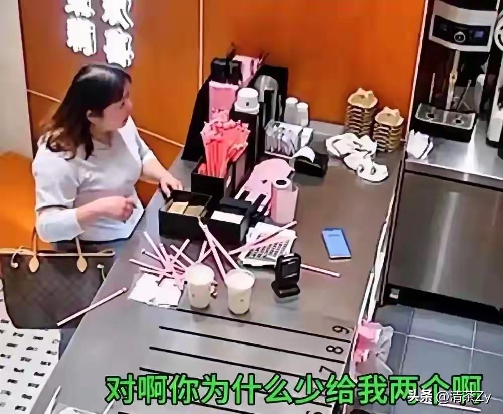 惹到我算你倒霉！这是一个老师说出来的话！奶茶店撒泼的女子身份被扒，行政拘留5日，