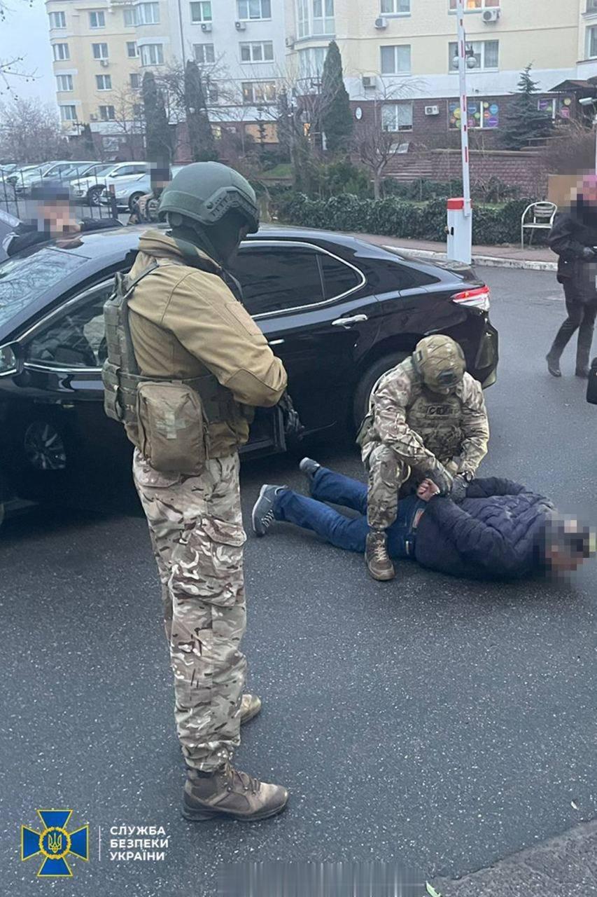 牛逼，乌克兰国防部高官买炮弹的救命钱都敢贪污
乌克兰国家安全局（SBU）逮捕了国