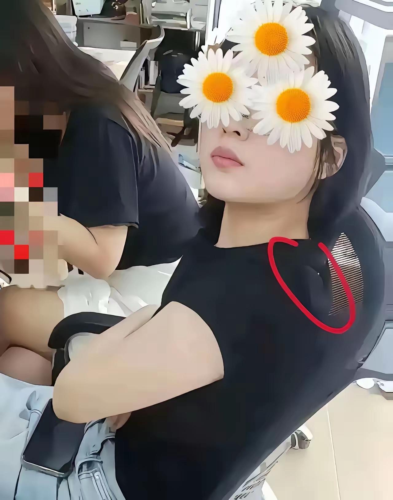 白吃外卖的小仙女上身穿的衣服竟然连标签都没有撕掉！
估计穿个七天无理由退货吧？！