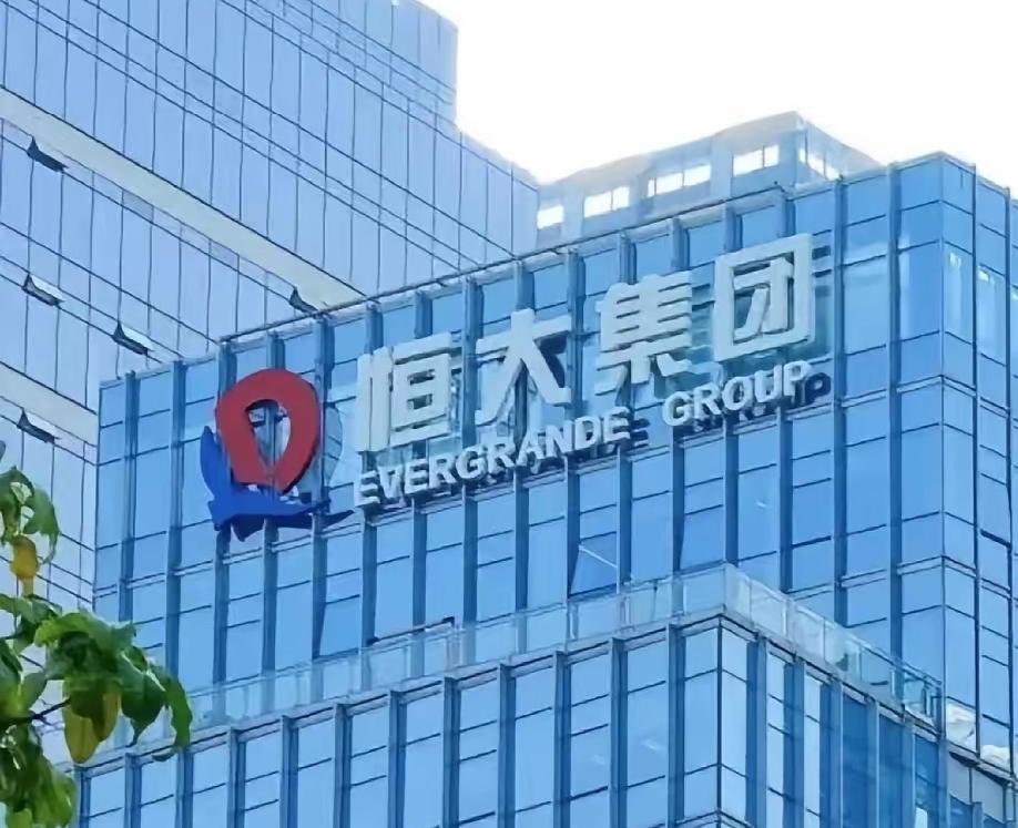 十大房企现状，道尽楼市真实困境

曾经风光无限、遍地千亿规模的房企巨头，如今早已