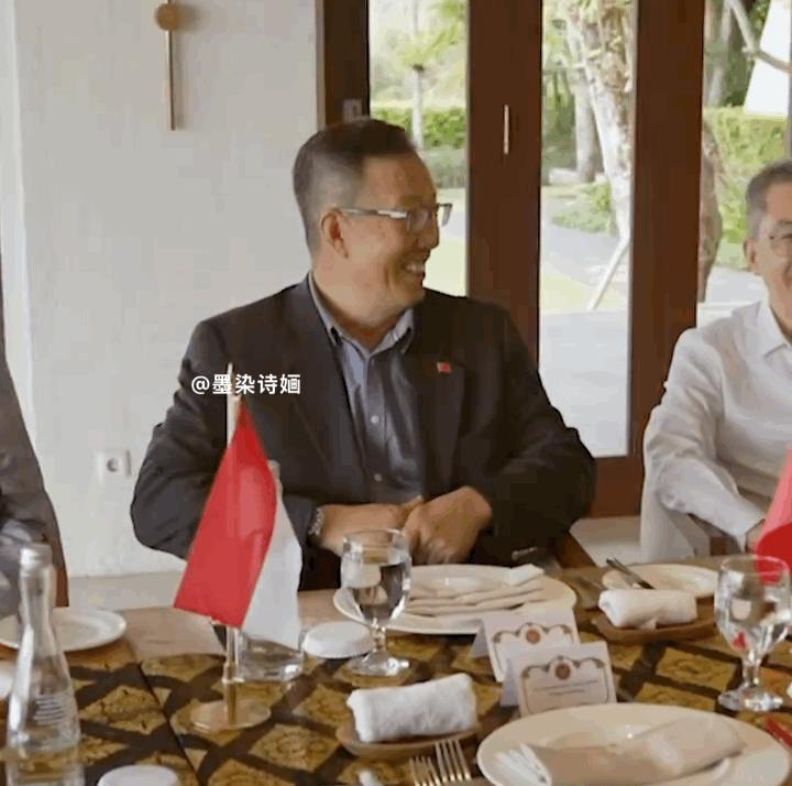 董军[超话]  老饭🍚慢镜头看帅耶耶～ 同行的大爷们快点来啊[泪奔]14 号有