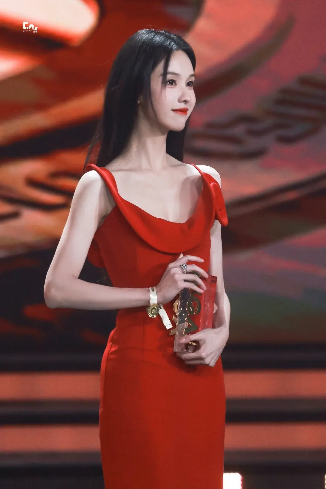 陈都灵。