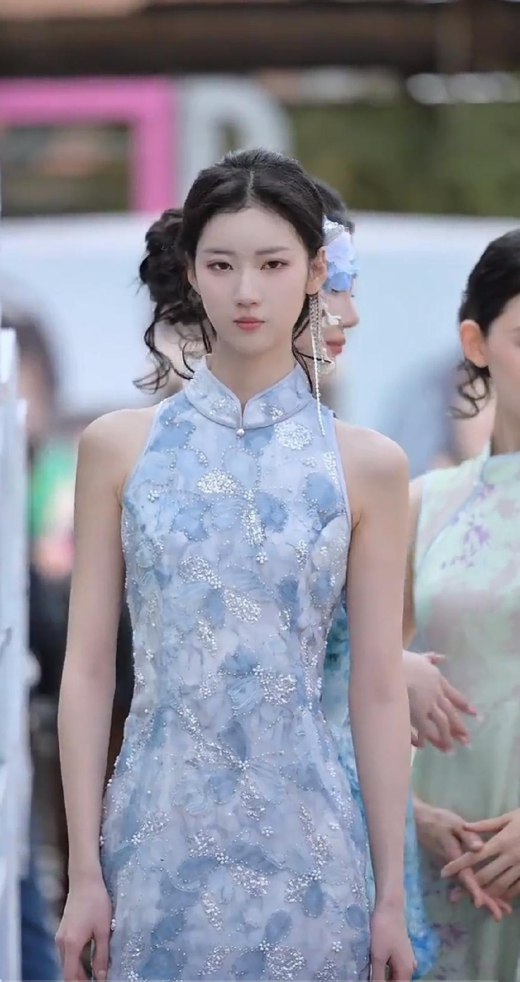 盛世美颜，白里透红，与众不同！
一眼沦陷的神级美图美少女 颜值控 纯欲天花板 美