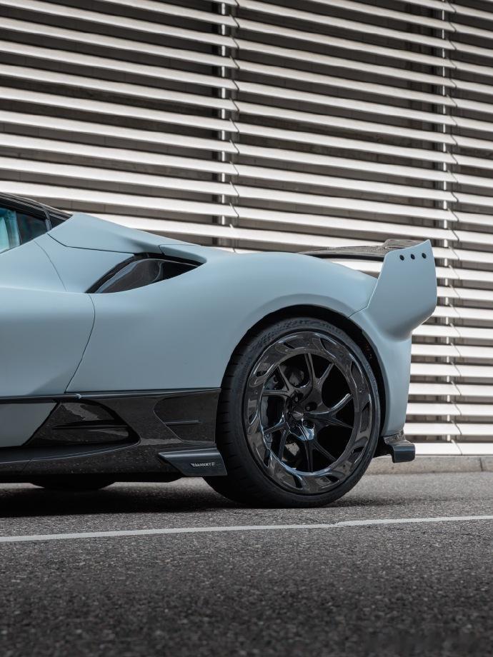 Ferrari SF90 F9XX MANSORY，一款极具魅力的车型，拥有以下