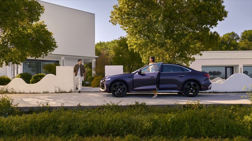 以前总觉得传统的燃油豪车都相对保守，有点跟不上新能源汽车智能化的节奏。但是一汽奥