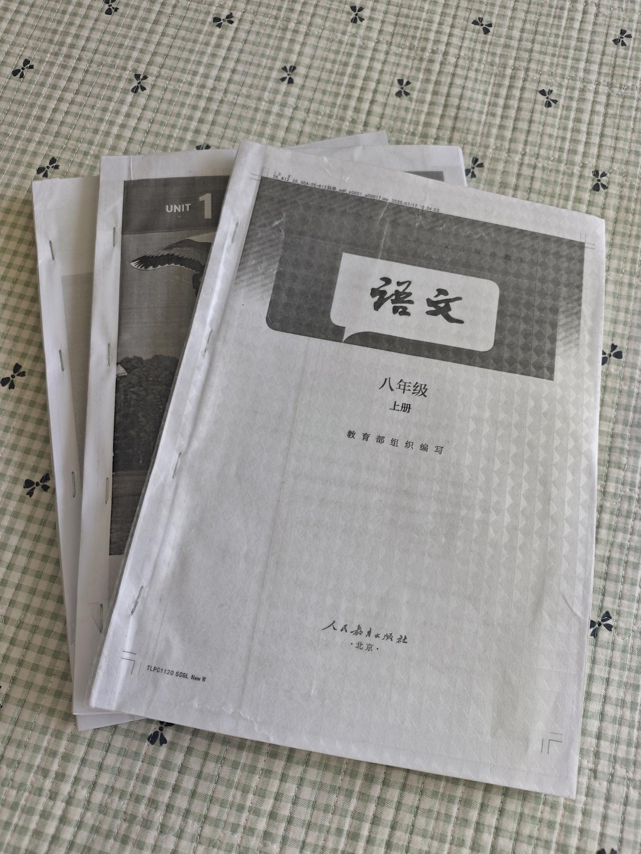 赶上新教材改革怎么办？开学前书店都买不到，借也借不着，就是每年都得自己打印，第三
