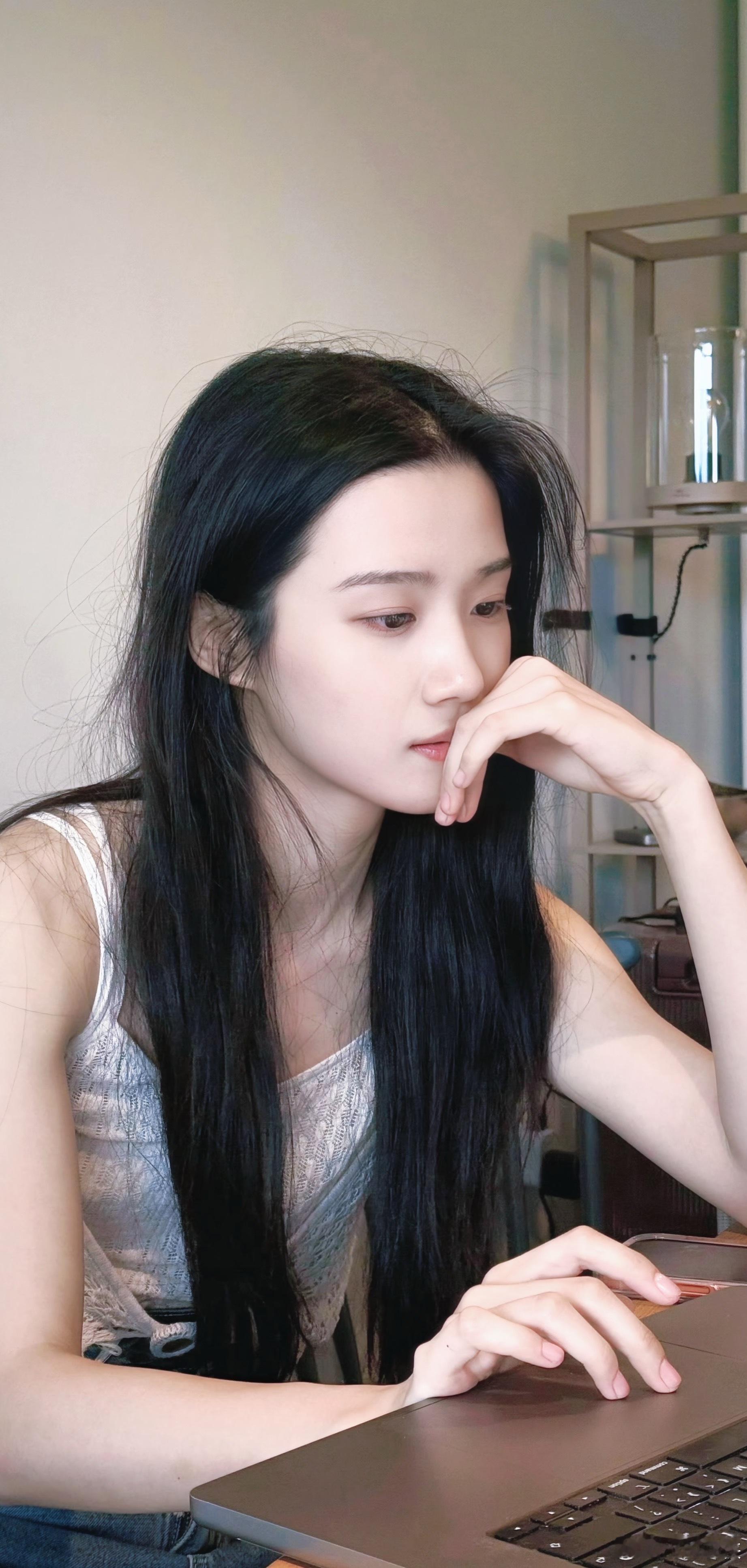 卢昱晓回应小巷人家演技争议面对《小巷人家》李佳一角的演技讨论，卢昱晓这次的回应还