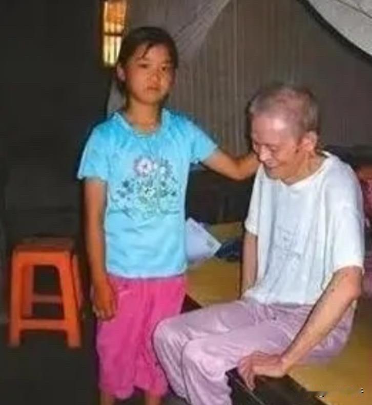 1993年，新婚夜，瘫痪新娘被丈夫抱上炕，谁知，到了半夜，她猛地惊醒，原来是听到
