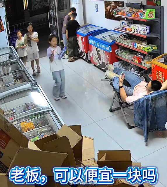 【#萌娃砍价便宜1块夸老板比彦祖还帅#】#老板爽快便宜1块小孩花式夸到脸红#最近