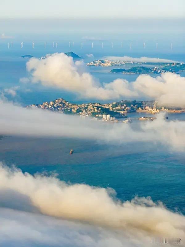台风白海豚正式登陆 8月9号，今年第13号超强台风“白海豚”那架势，可凶啦！它就