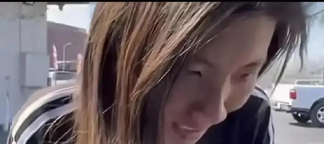 三天掉粉80万，他靠一双鞋翻盘
 
流浪汉视频是假的，捐出去的钱是真的。
 
拍