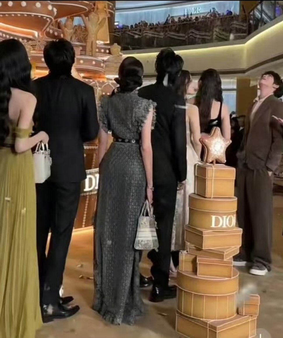 迪丽热巴这腰臀比
