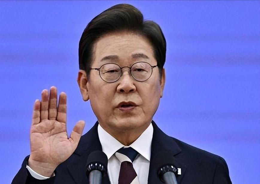 韩国货船被炸！特朗普火速破案，凶手已“内定”，李在明恐蹚浑水
 
近期波斯湾局势