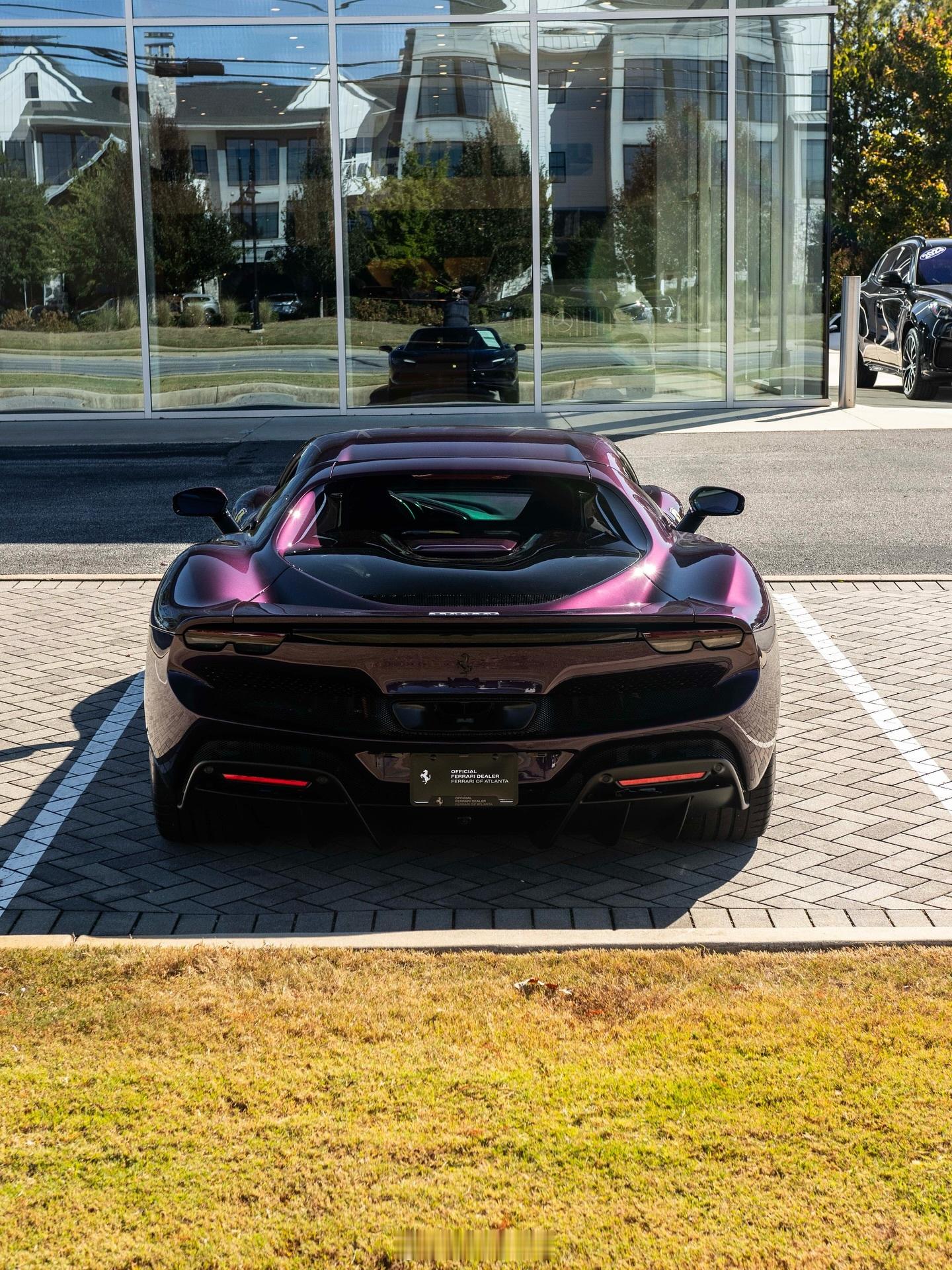 紫色法拉利296 GTB黑色内饰+碳纤维赛车座椅 