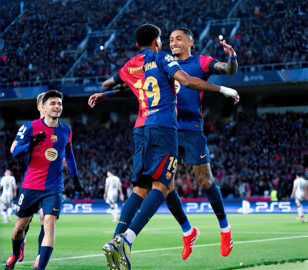 西甲焦点之战，巴萨主场迎战马竞，第一对战第四，要知道此前皇马位于榜首时，在马德里