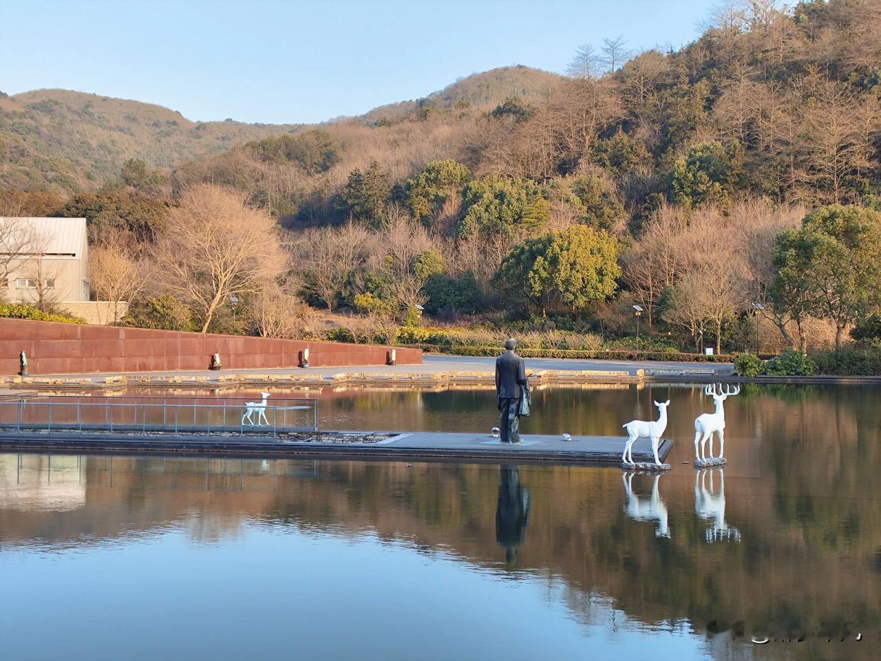 梁希森林公园
宁静，空气好，走走古道，看看森林
还有美味的农家乐，看起来不错哦，