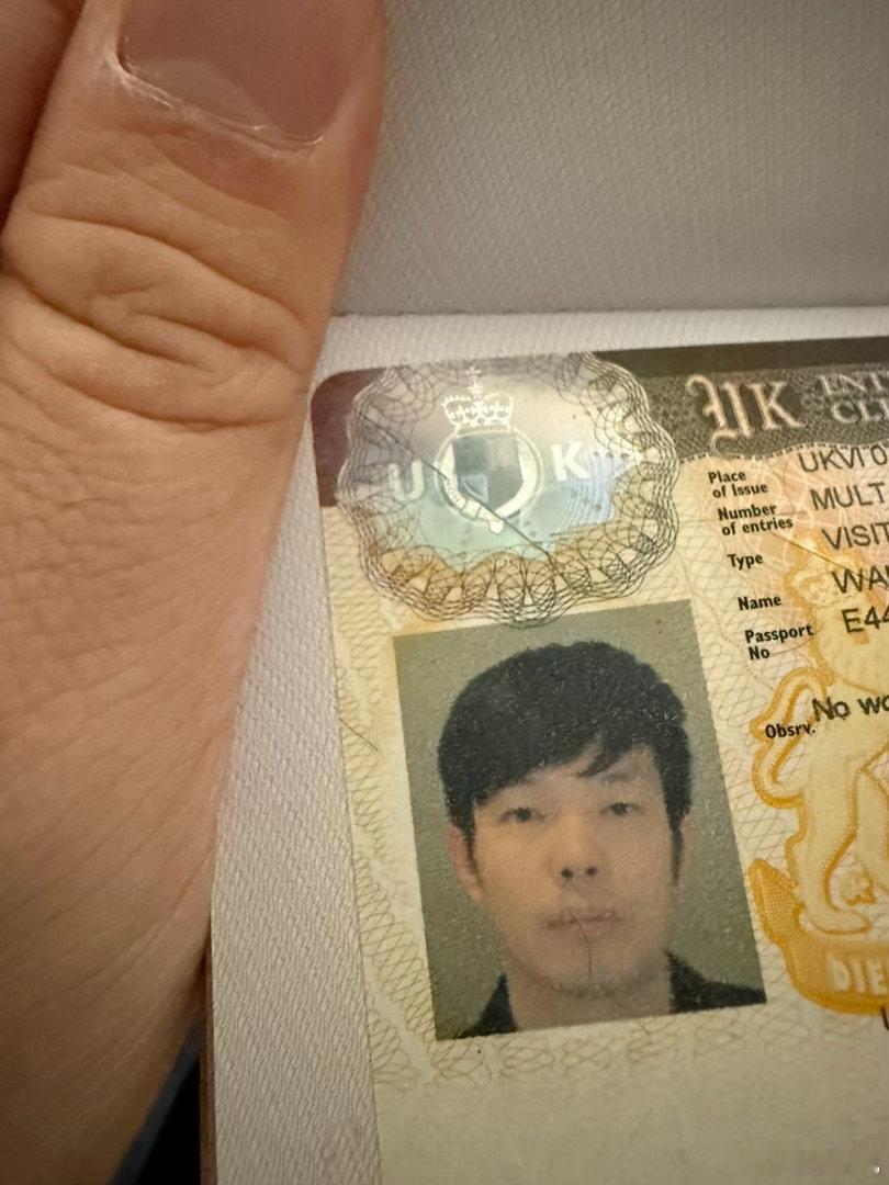 换了一本全新的护照旧的已经超过十年到期顺便翻看了一下以前的照片这怎么照的和东南亚