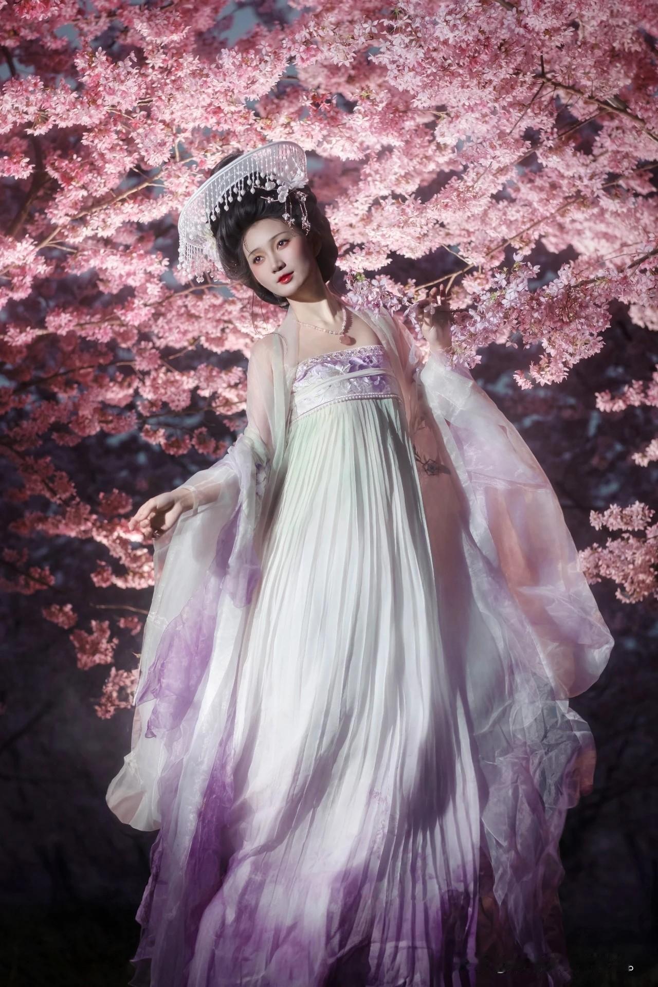 汉服佳人｜粉襦罗裙珠翠饰，樱花树下仕女妆古典汉服美人 桃花汉服少女