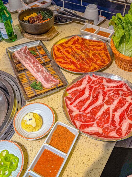 当你知道家附近开了一家新的烤肉店时....