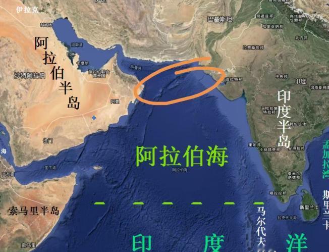 中国海军的战舰，堵在霍尔木兹海峡门口，溜达了整整一周时间！

2026年4月初北