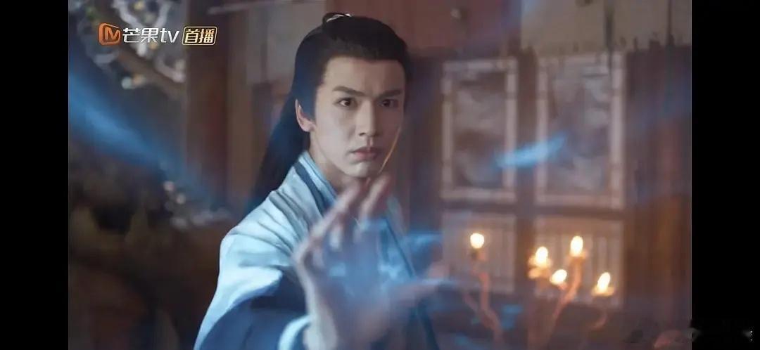 张凌赫这个凸嘴真是存在感太强了啊，一到剧里就一脸横肉 ​​​