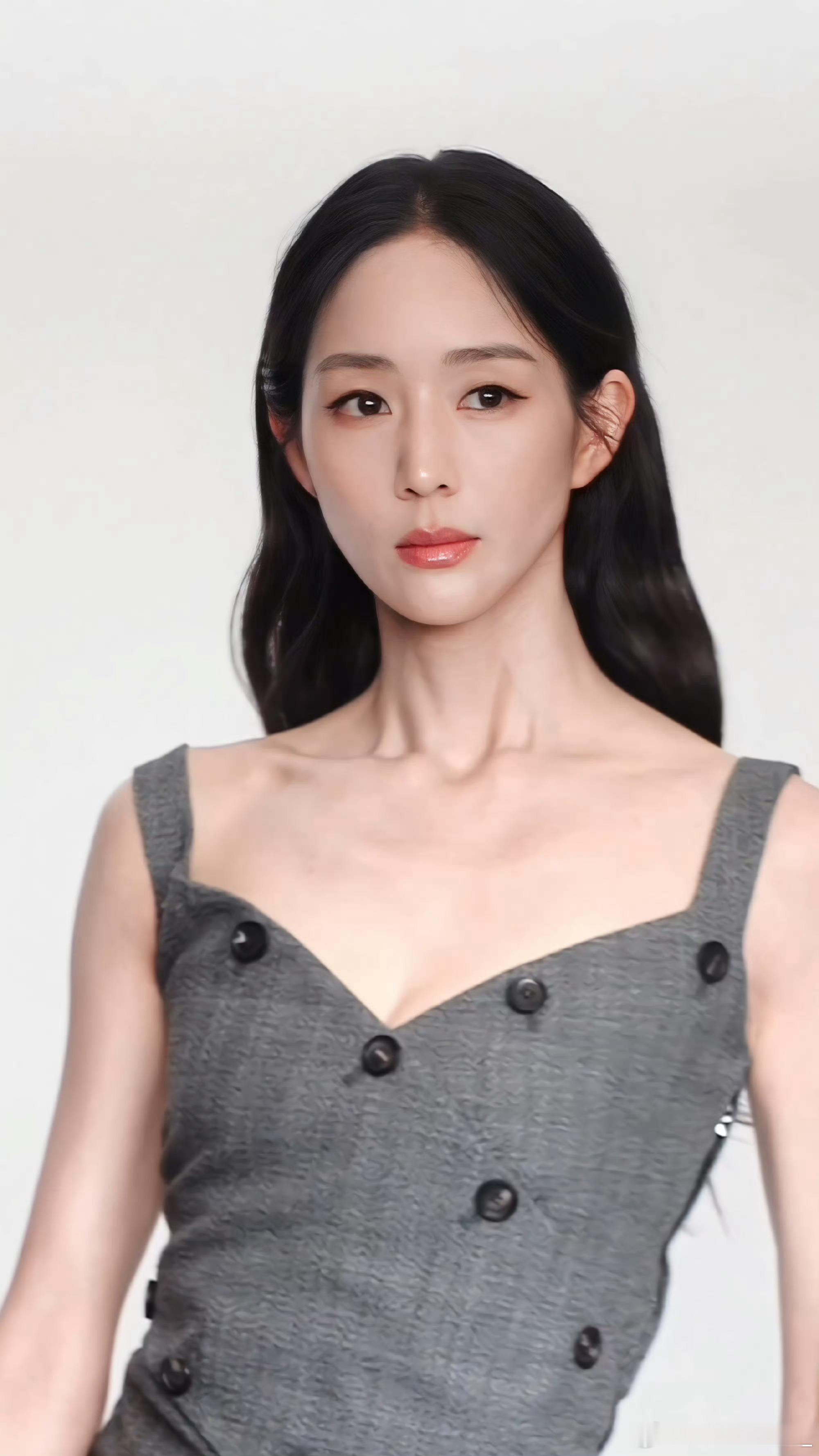 张钧甯有点惊艳到我了张钧甯灰裙知性温婉美张钧宁有点惊艳到我了张钧宁灰裙知性温婉美