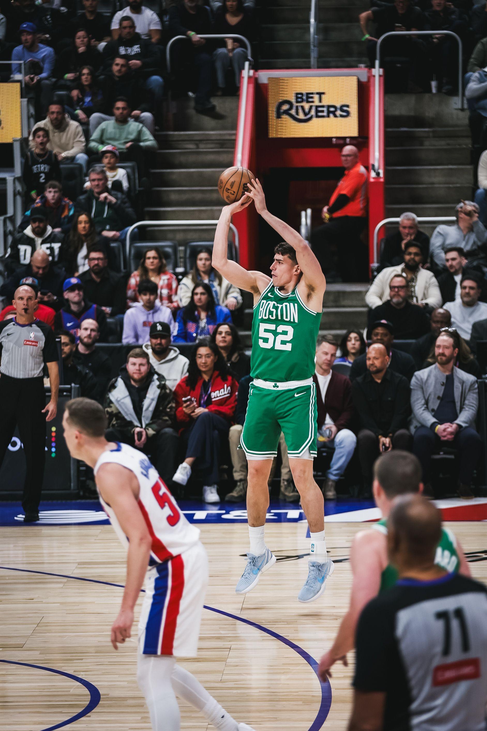 第四节一上来加尔扎三分出手果断命中，反超比分波士顿凯尔特人 ｜Different